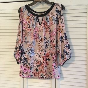 NOT FOR SALE****Cold shoulder, casual/work top. Pastel colors. EUC